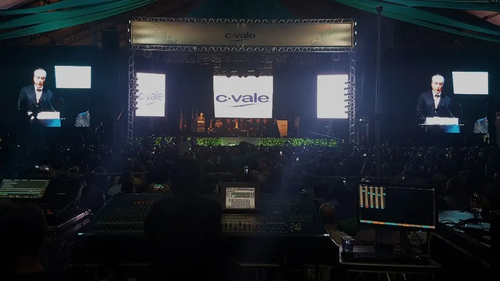 Palco da inauguração da C.Vale
